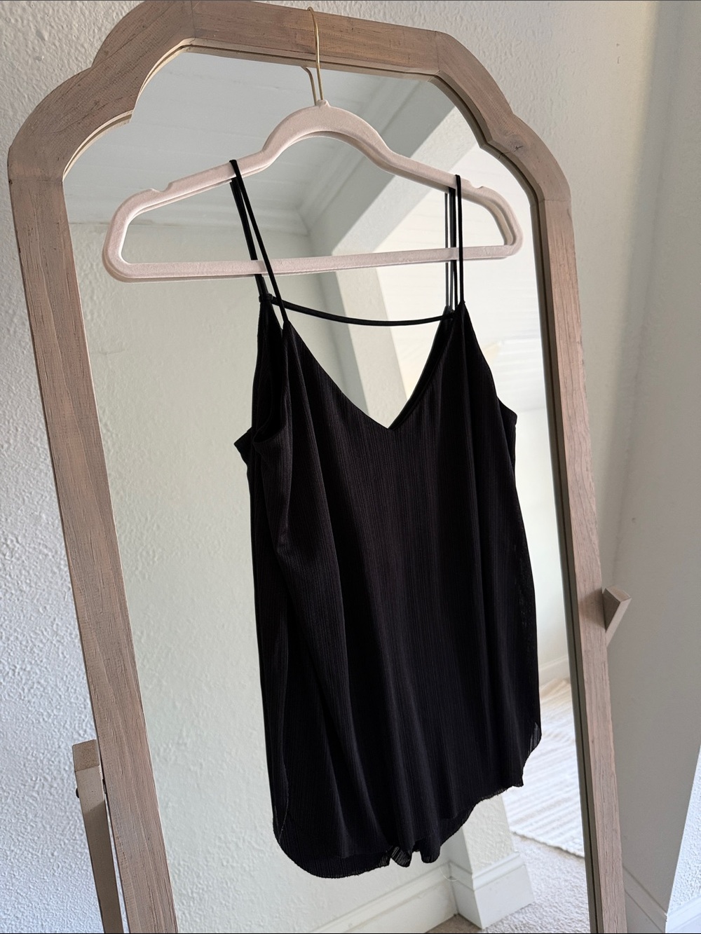 Express Women's Black Strappy V-Neck Tank Top